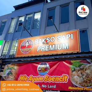 Perbedaan papan nama dan neon box
