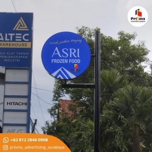 Neonbox Bulat 2 sisi Dengan Tiang Di Surabaya Timur